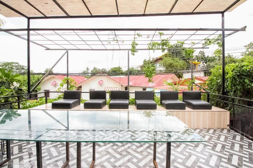 Oyo 271 The Resort Romklao Bangkok Extérieur photo