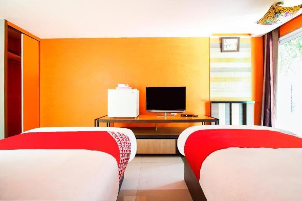 Oyo 271 The Resort Romklao Bangkok Extérieur photo