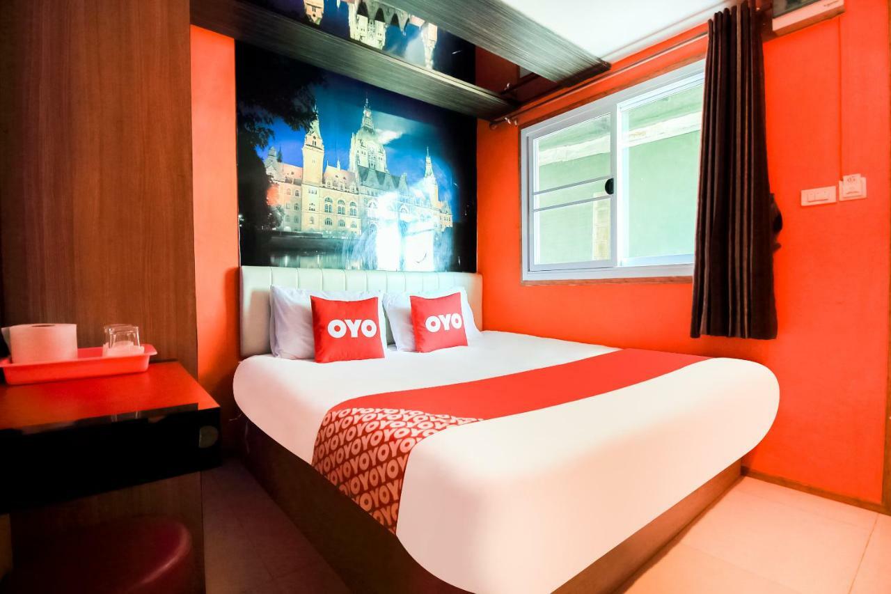 Oyo 271 The Resort Romklao Bangkok Extérieur photo