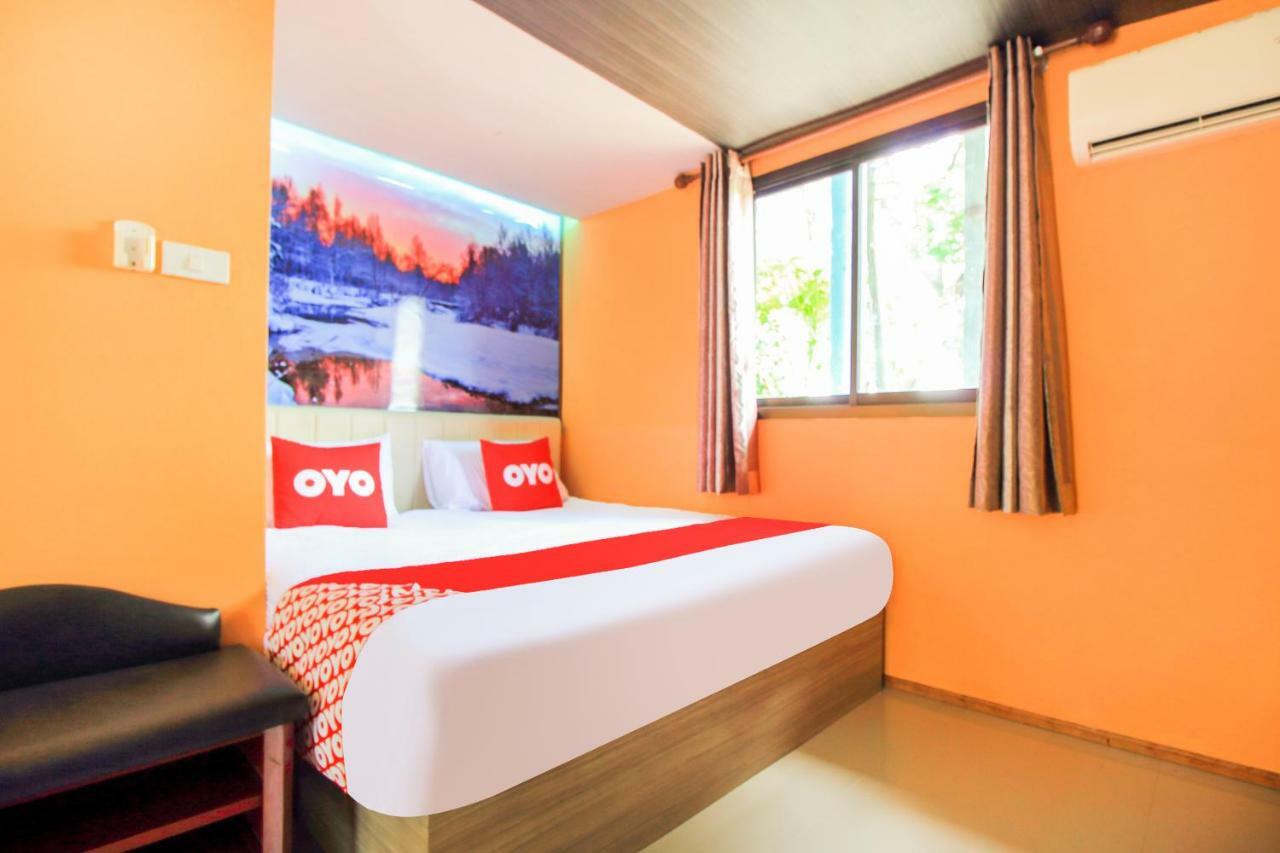 Oyo 271 The Resort Romklao Bangkok Extérieur photo