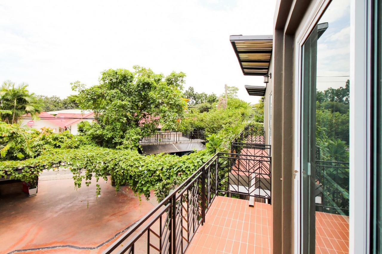 Oyo 271 The Resort Romklao Bangkok Extérieur photo