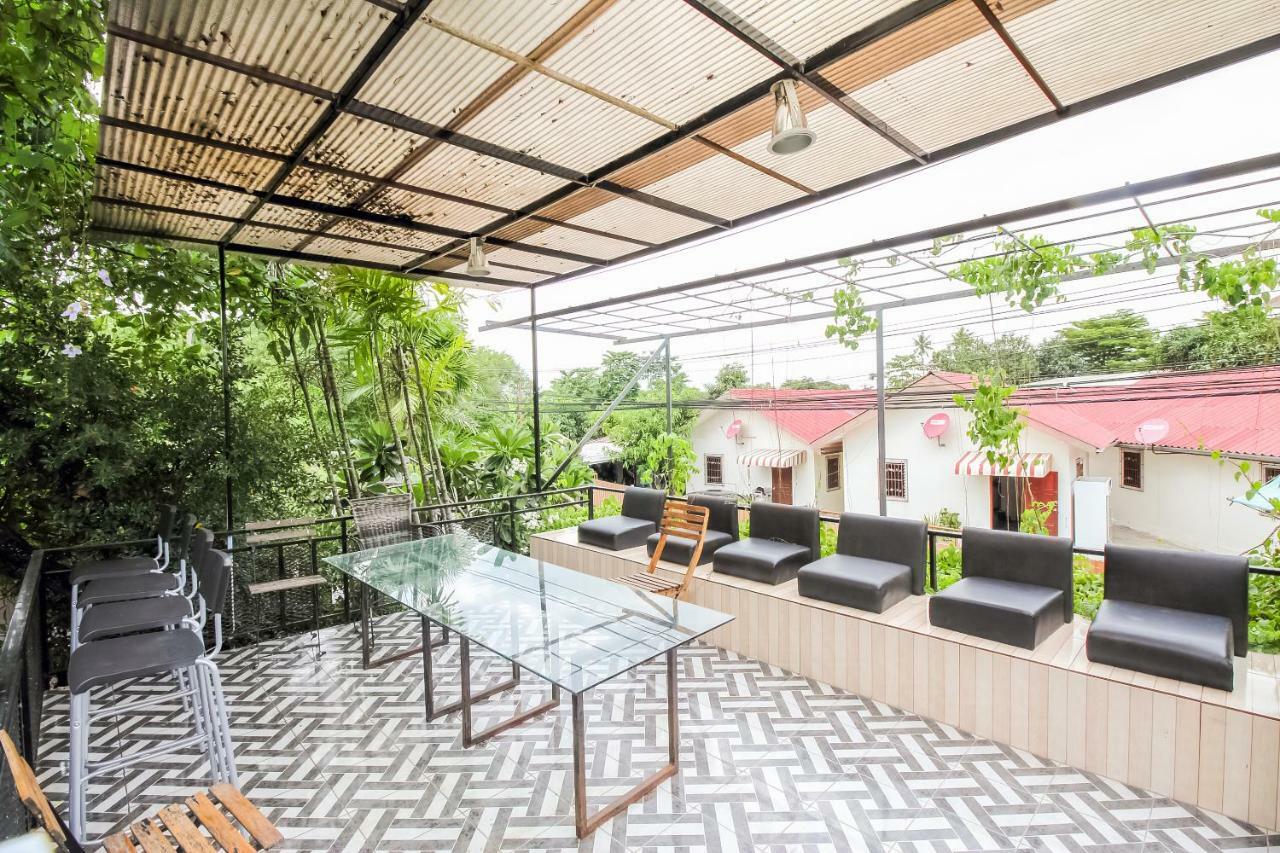 Oyo 271 The Resort Romklao Bangkok Extérieur photo